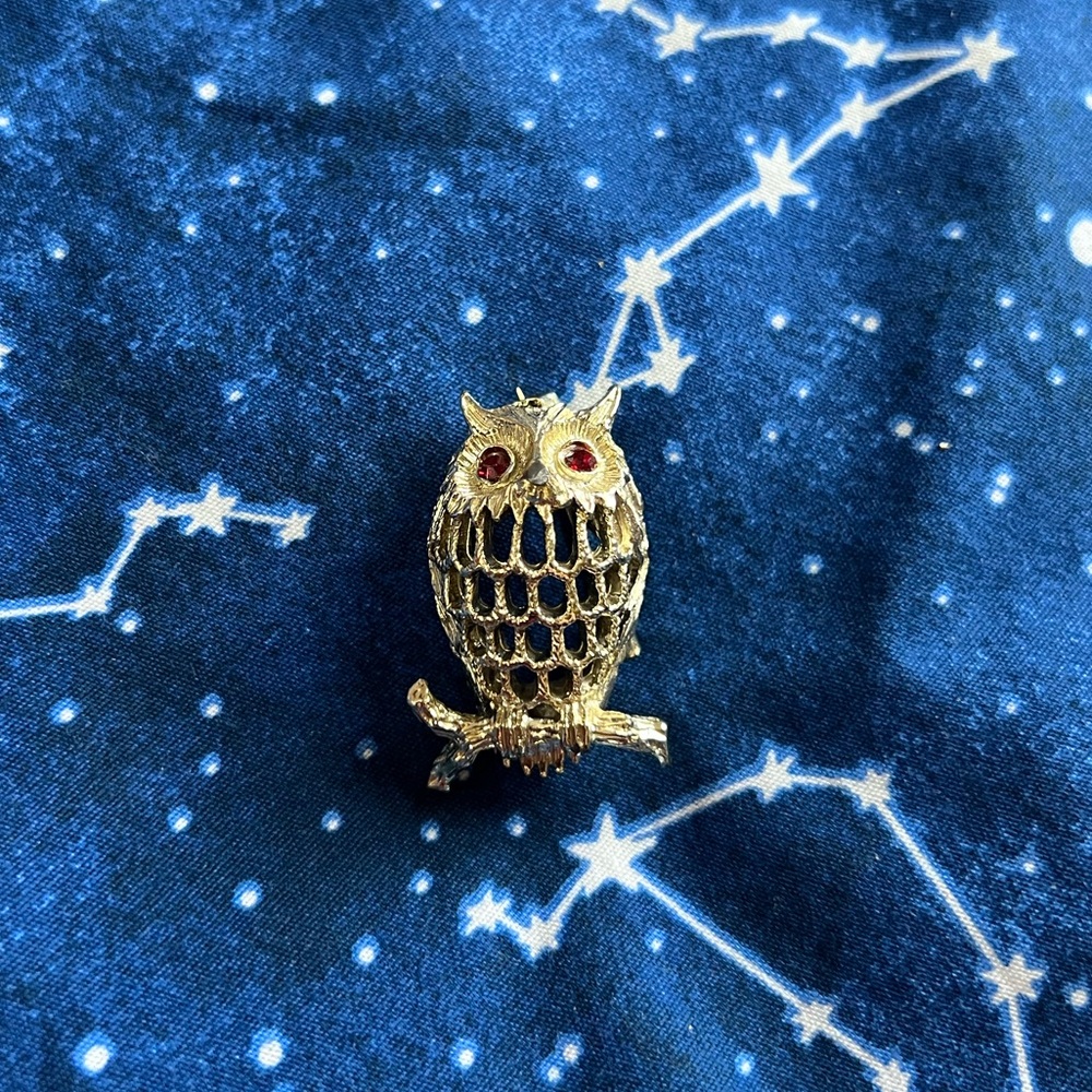 LAST CHANCE! VINTAGE Napier Perched Owl w Red Rhinestone Eyes Lapel Pin Brooch